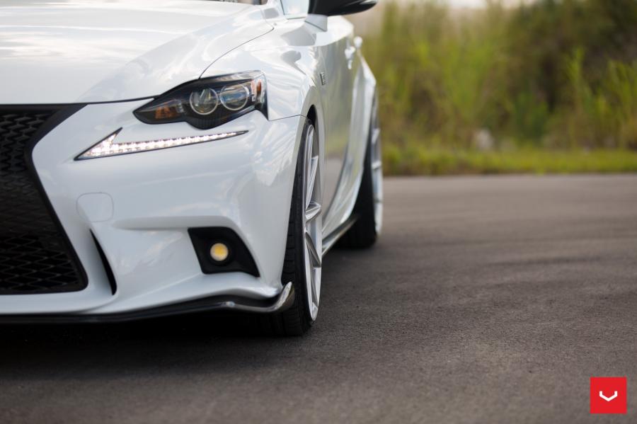 Детали экстерьера Lexus IS F on Vossen Wheels (VFS-10) 2017 года  (фото 10 из 72)